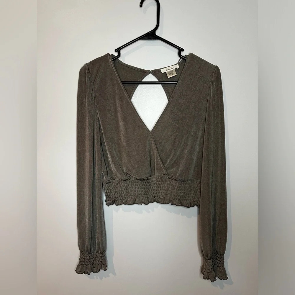 Urban Romantics Junior's Long Sleeve Cropped Top Smocked Waist Size L Taupe